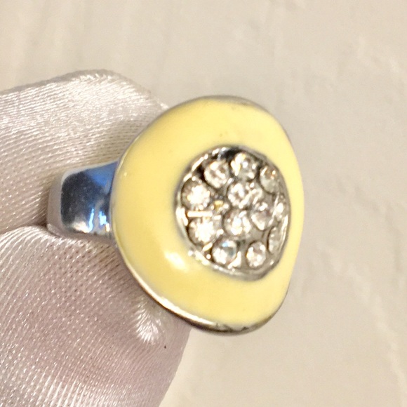 Oval Statement Ring NWT🏷 Size 5 - Picture 7 of 10